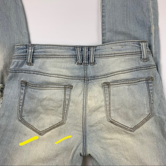 ❌SOLD❌ Mossimo Distressed Light Wash Skinny Jeans - Picture 8 of 8